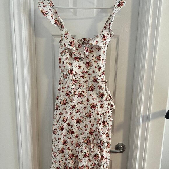 Hello Molly white floral midi dress with open back tie detail - Picture 2 of 3